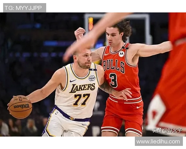 NBA官方重磅处罚公牛队遭罚款并球员被停赛引发联盟热议