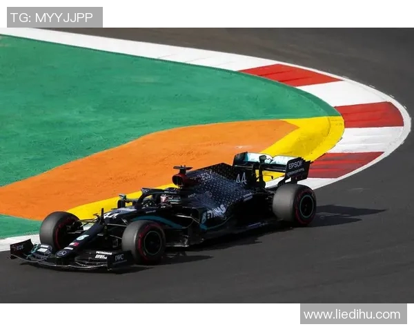 F1赛场激烈对决回顾 赛车传奇再现赛道巅峰瞬间